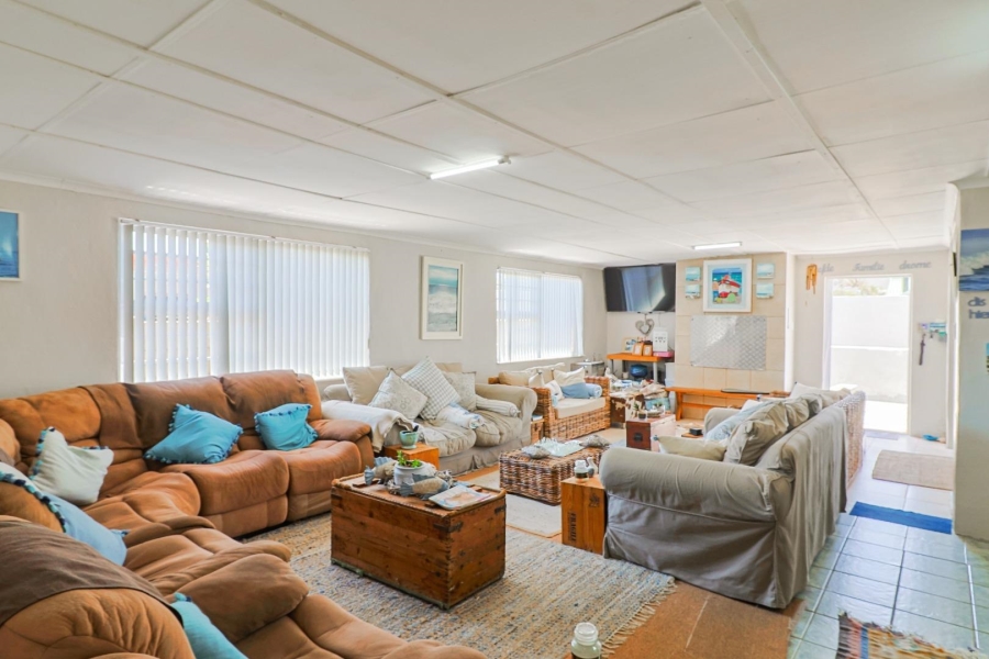 5 Bedroom Property for Sale in Gansbaai Central Western Cape